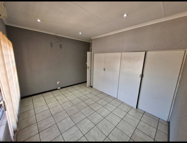 100M² OFFICE TO LET IN FARRAR PARK